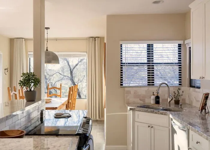 Sanctuary Escape With Heated Pools & Views Tucson
