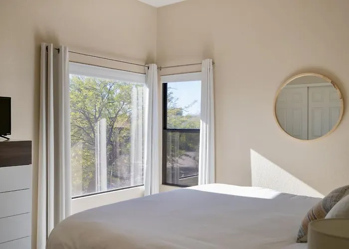 Holiday home Sanctuary Escape With Heated Pools & Views *