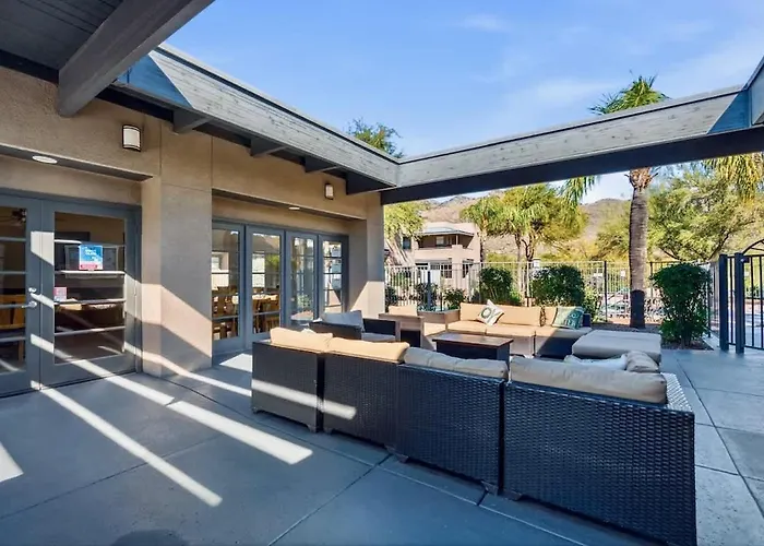 Sanctuary Escape With Heated Pools & Views Holiday home Tucson