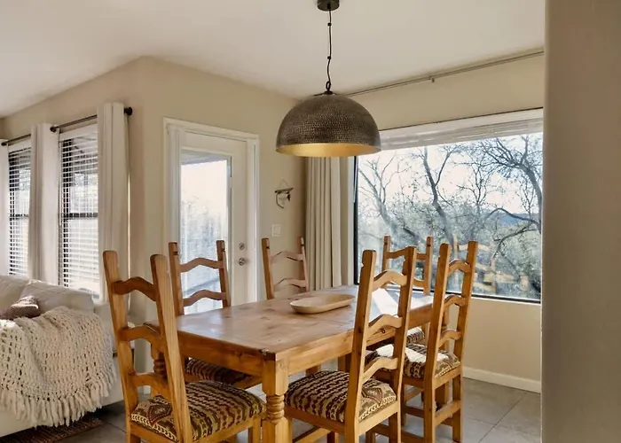 Sanctuary Escape With Heated Pools & Views Holiday home Tucson